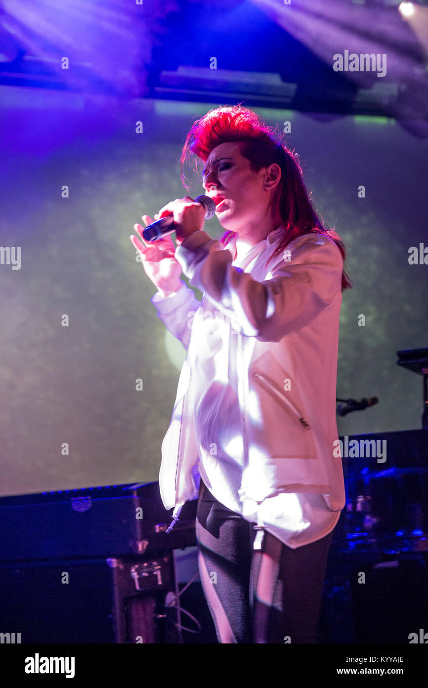Shara Singer My Brightest Diamond with singer Shara Nova and drummer Aaron Steele ...