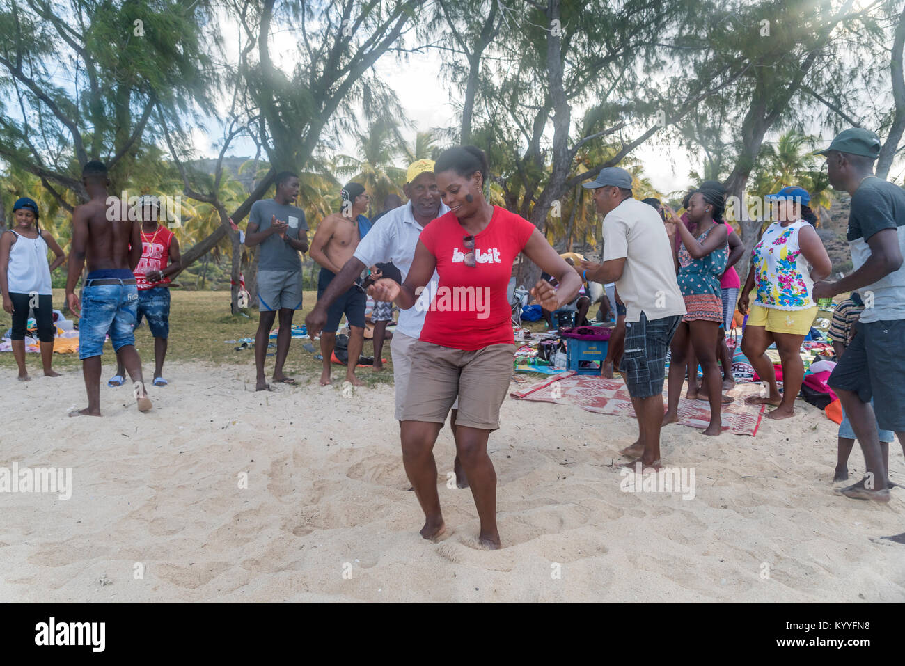 Party mit Musik und Tanz am Strand von Saint Francois, Insel Rodrigues