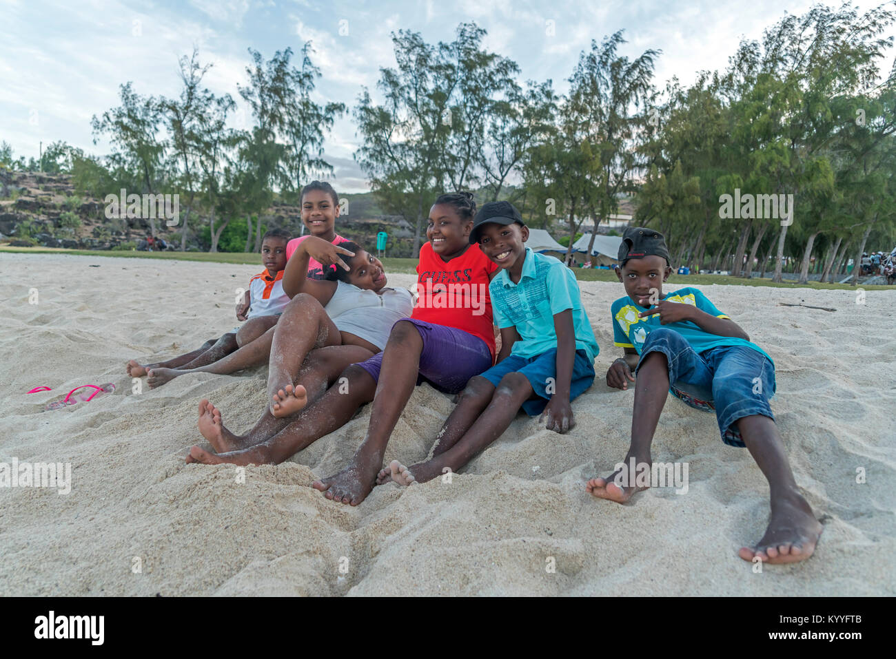 Einheimische Kinder am Strand von Saint Francois, Insel Rodrigues