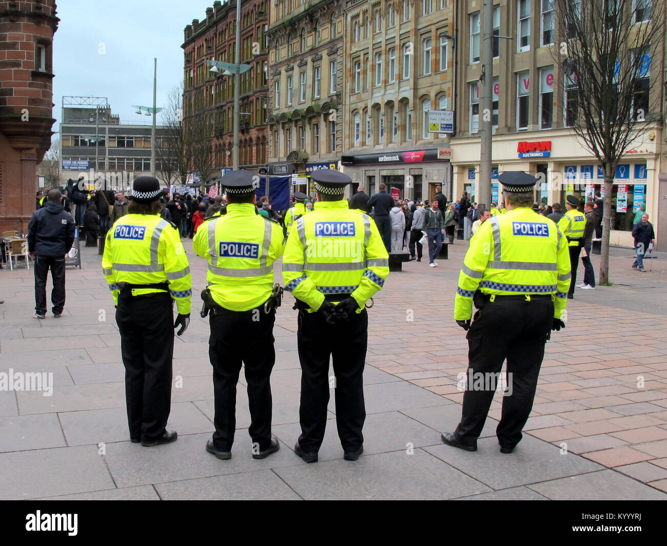 police presence in attendance at demonstration against Scottish defence league and the bnp by the young socialists to keep both sides apart Stock Photo