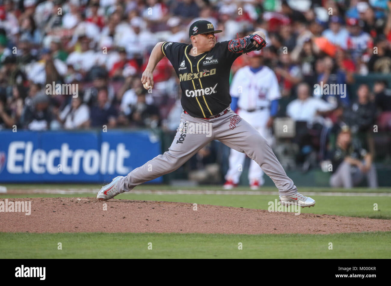 Javier Ivan Solano pitcher inicial de Mexico, durante partido de beisbol de  la Serie del Caribe en el nuevo Estadio de los Tomateros en Culiacan, Mex  Stock Photo - Alamy