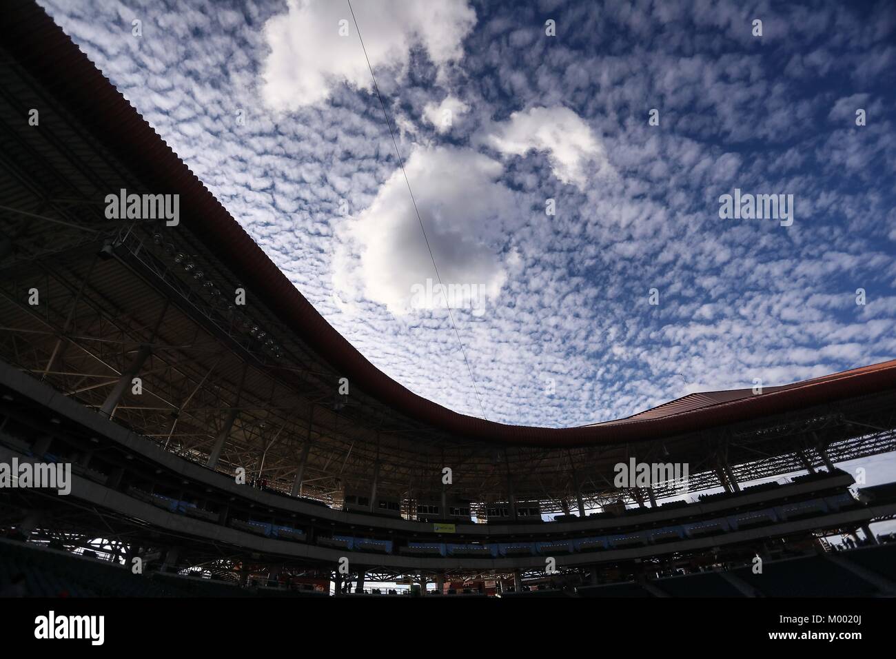 Vista de el cielo nublado en el Estadio Sonora previo al inicio del 4to. partido de beisbol entre Naranjeros vs Aguilas de Mexicali. Series semifinal Stock Photo