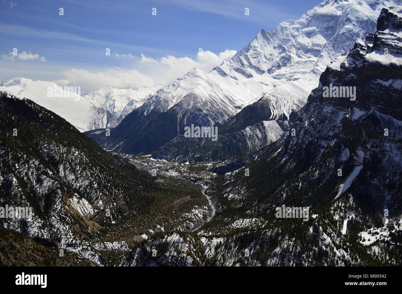 Trekking on the Annapurna Circuit, Nepal Stock Photo - Alamy