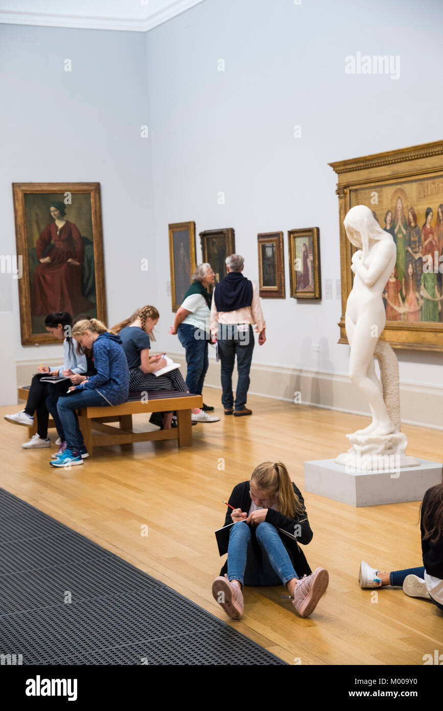 School children visit the Tate Britain Gallery Stock Photo