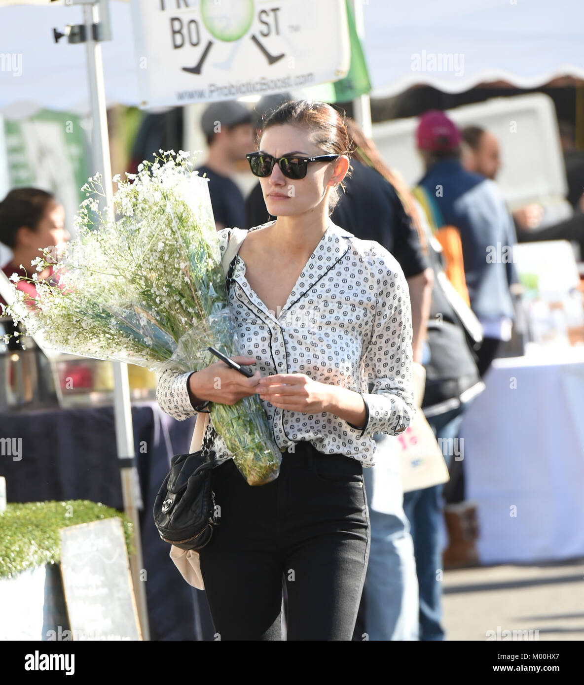 Phoebe Tonkin picks up flowers at the Farmers Market in Studio City