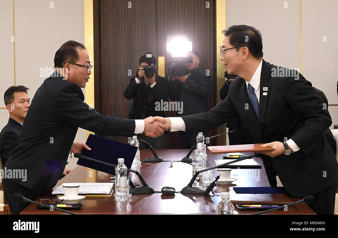 (180117) -- SEOUL, Jan. 17, 2018 (Xinhua) -- Chun Hae-sung (R, front), vice unification minister of South Korea, shakes hands with Jon Jong Su (L, front), vice chairman of the Committee for the Peaceful Reunification of the Fatherland of the Democratic People's Republic of Korea (DPRK), at Peace House, a building in the South Korean side of Panmunjom, Jan. 17, 2018. South Korea and the DPRK have agreed to jointly march at the opening ceremony of the South Korea-hosted Winter Olympics and to cheer together for both athletes of the two Koreas during the Olympic period, Seoul's unification minist Stock Photo