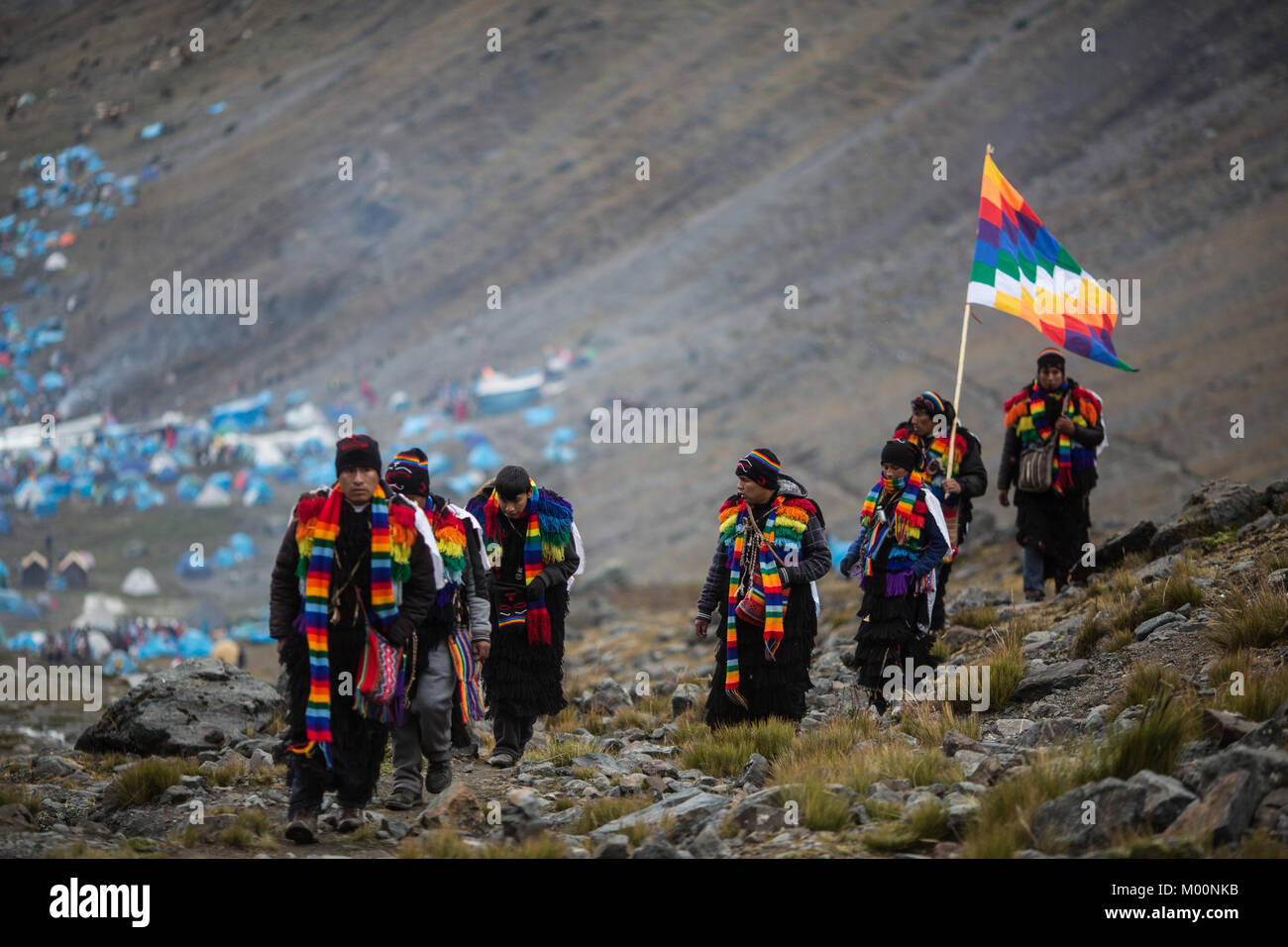 Cusco, Peru. 29th Dec, 2017. Members of the Urubamba nation ascend to Ausangate Mountain, at 6362m.The pilgrimage includes processions with crosses that climb to the snowy summit of the mountain and then descend the next day.Quyllur Rit'i or Star Snow Festival is a spiritual and religious festival held Annually at the Sinakara Valley in the Cusco Region of Peru. Groups of Quero indigenous people climb Ausangate Mountain, at 6362m, in search of the Snow Star Which is reputedly buried Within the mountain.According to the chroniclers, the Qoyllur Rit'i is the Christ that the Church sent p Stock Photo