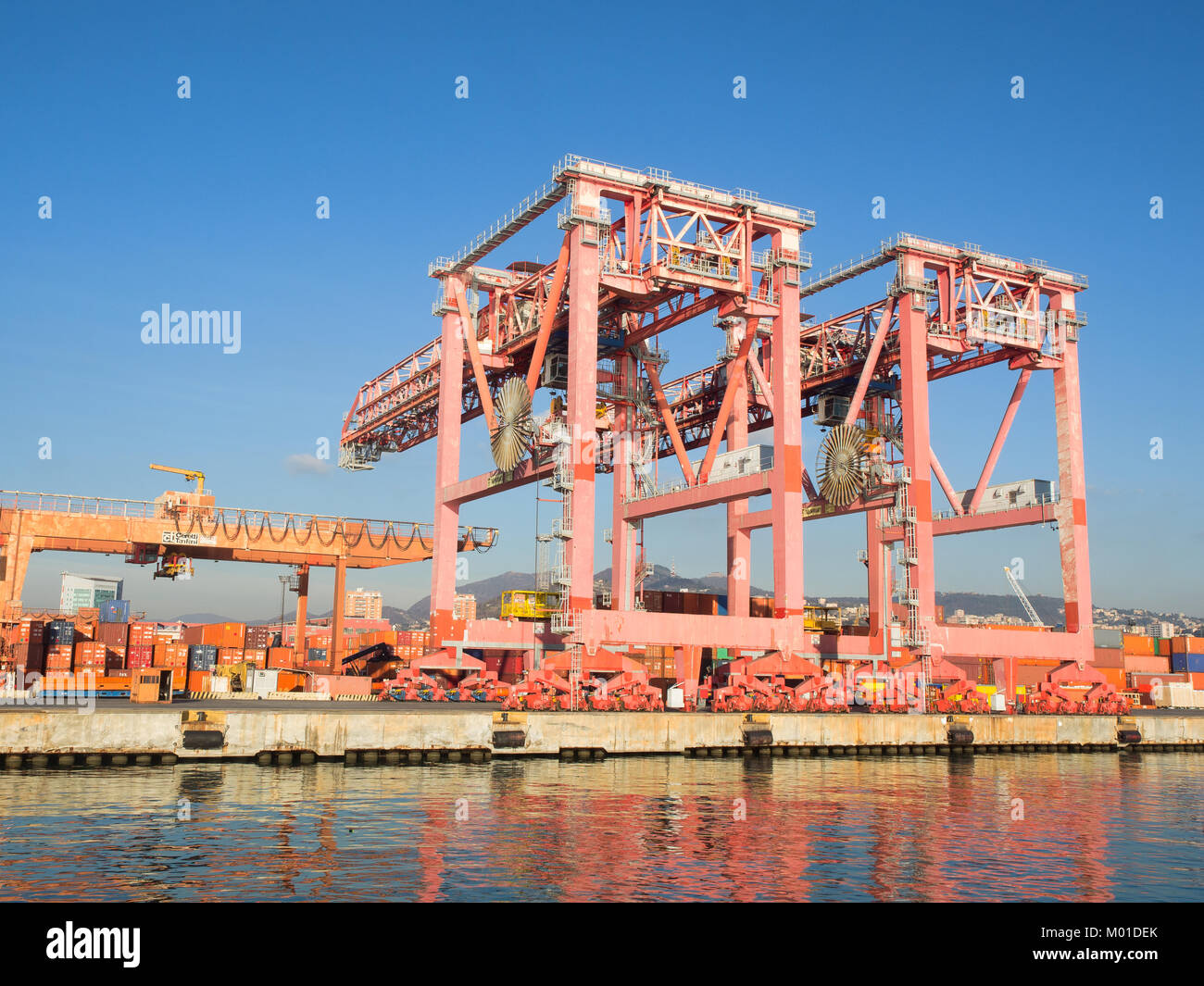 Cranes used unload container hi-res stock photography and images - Alamy
