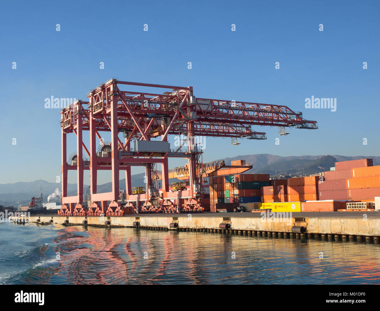 Cranes used unload container hi-res stock photography and images - Alamy