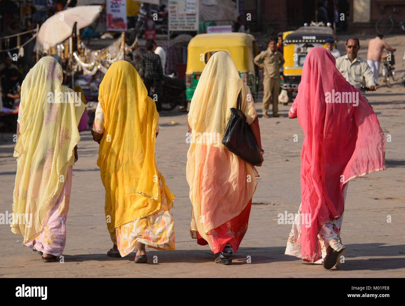 Indian woman in colorful saree, Jodhpur, Rajasthan, India Stock Photo ...