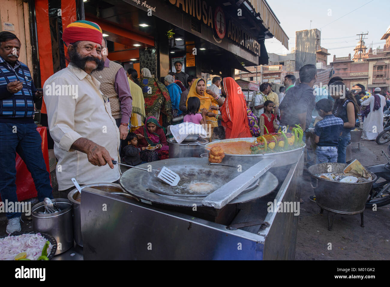Indian man cooking street food hi-res stock photography and images - Alamy