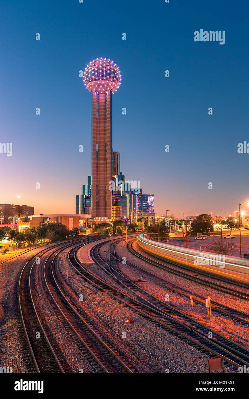 Downtown dallas skyline view hi-res stock photography and images - Alamy