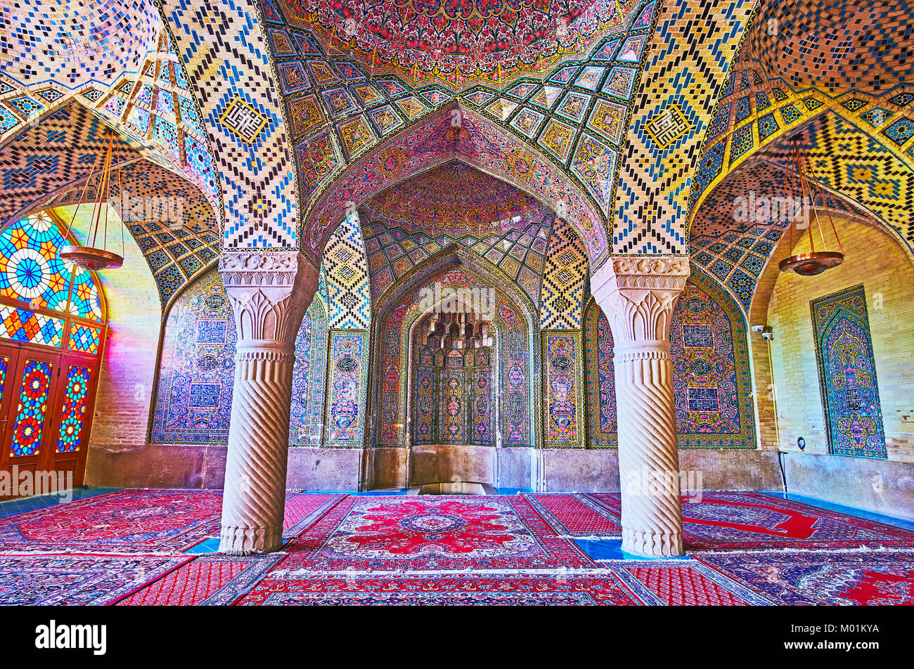 SHIRAZ, IRAN - OCTOBER 12, 2017: The masterpiece decoration of interior ...