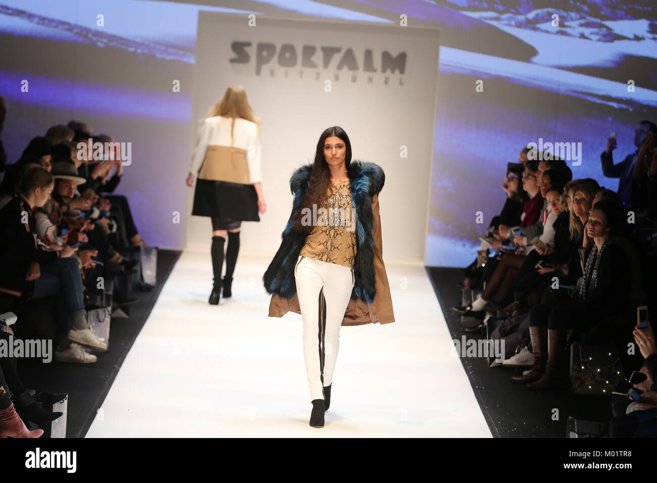 pic Industrial Fashion Show alamy