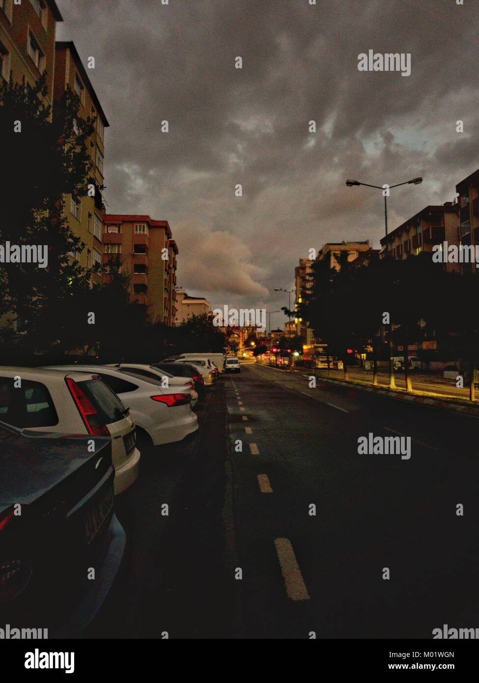 Street car parking hi-res stock photography and images - Alamy