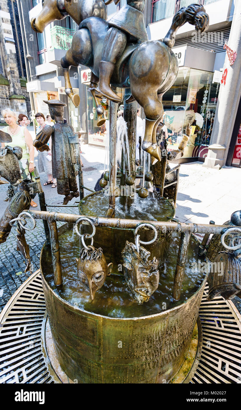 AACHEN, GERMANY - JUNE 27, 2010: tourists near Puppenbrunnen (Dolls fountain) on Kramerstrasse street in Aachen city in summer. Fountain was created i Stock Photo