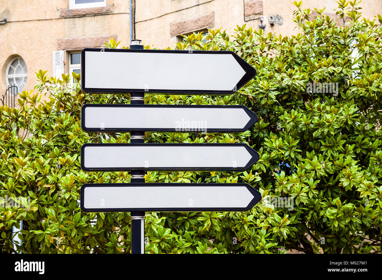 Blank road signs hi-res stock photography and images - Alamy