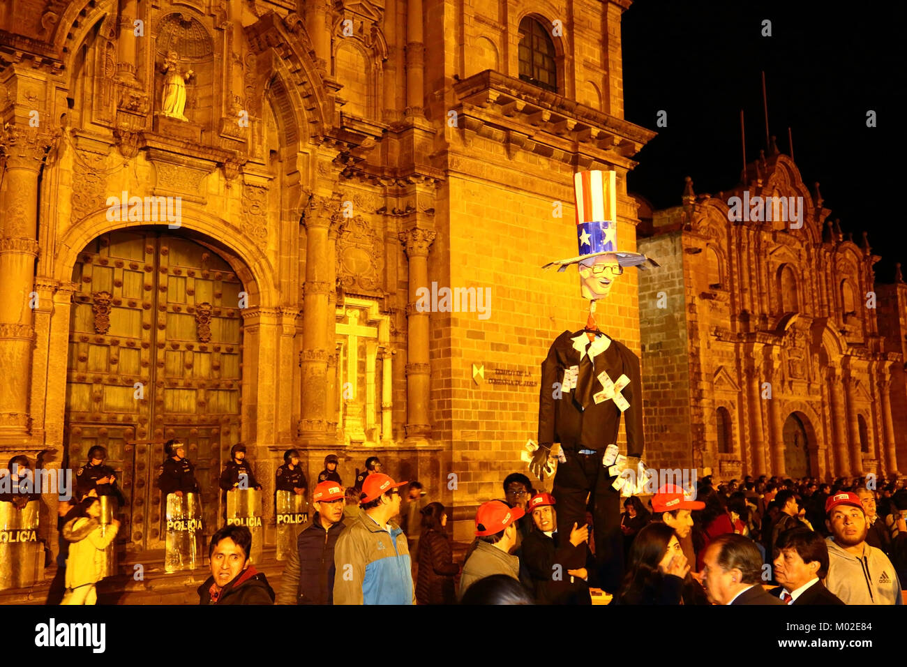 Protesters carry an effigy of Peruvian President Kuczynski during a protest against pardon granted to Alberto Fujimori, Cusco, Peru Stock Photo