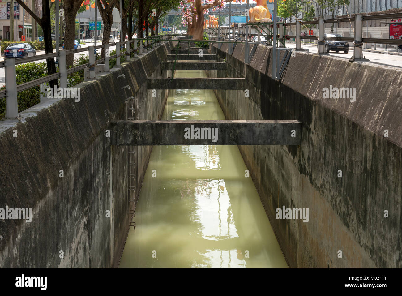 Storm drain in Singapore, Drain carrying away water from the city roads