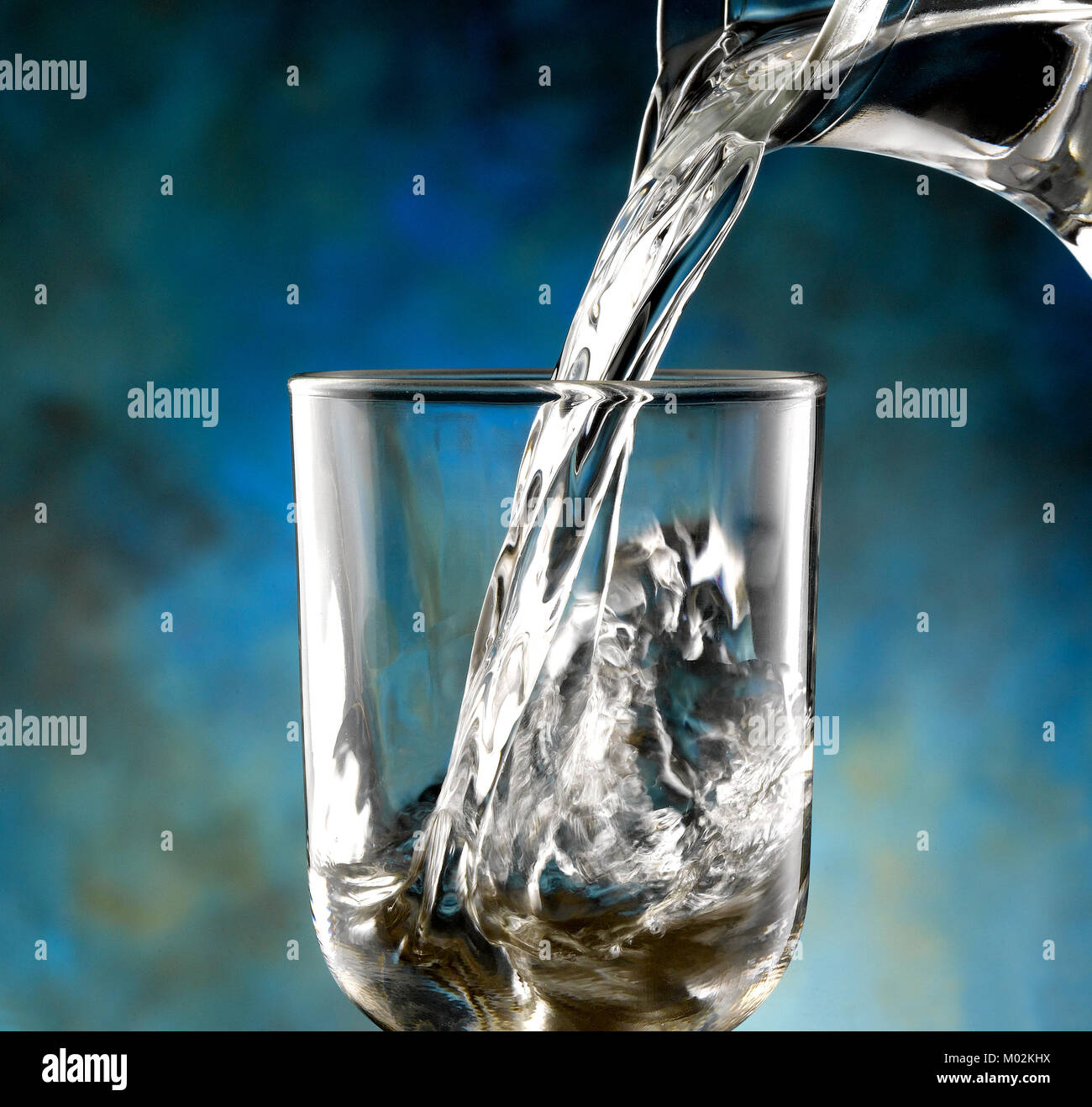 Pour mineral water glass beaker hi-res stock photography and images - Alamy