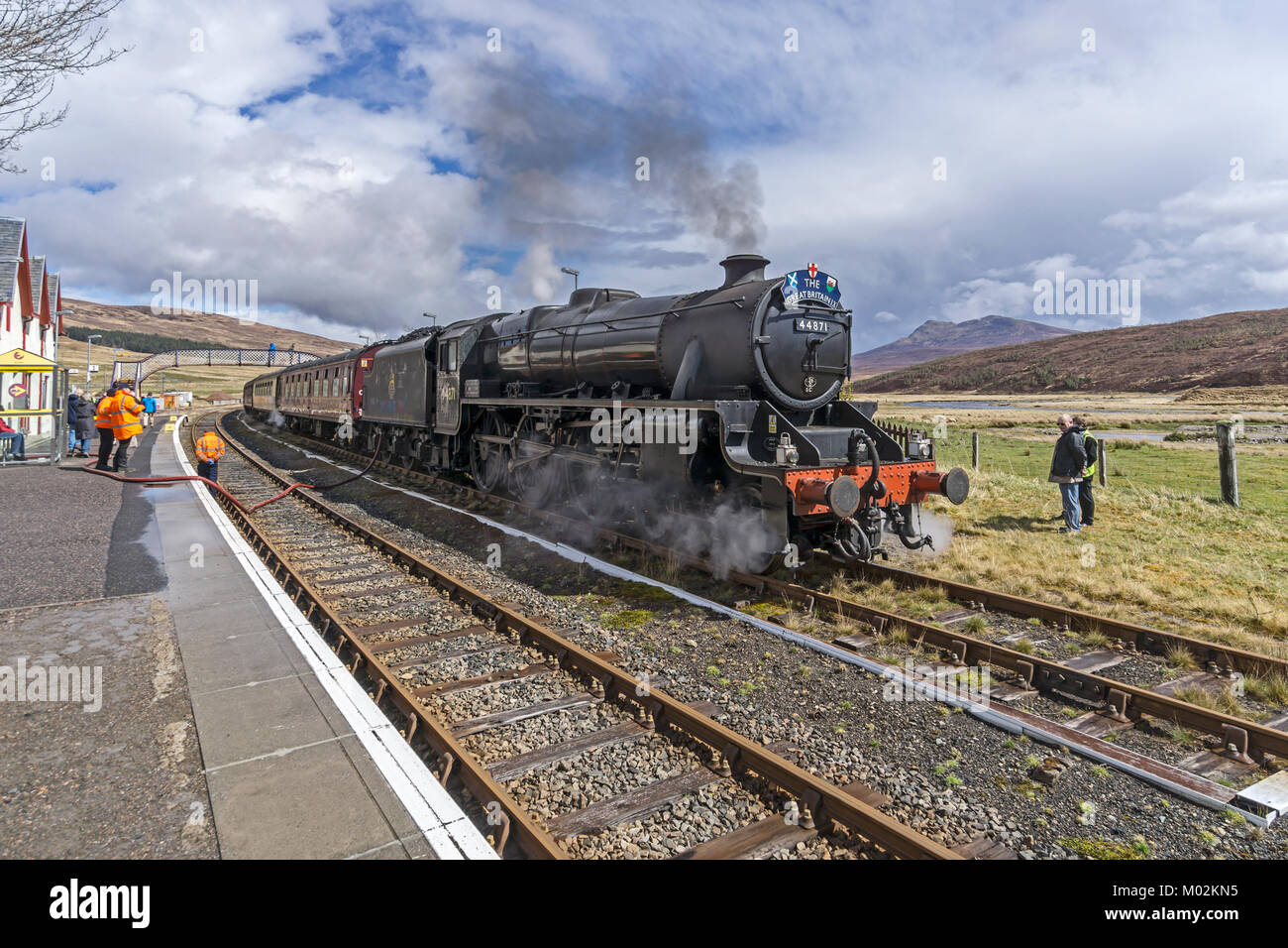 Black Five steam engine No. 44871 heads a Great Britain IX excursion to Kyle of Lochalsh in Highland Scotland, pausing in Achnasheen to take on water Stock Photo