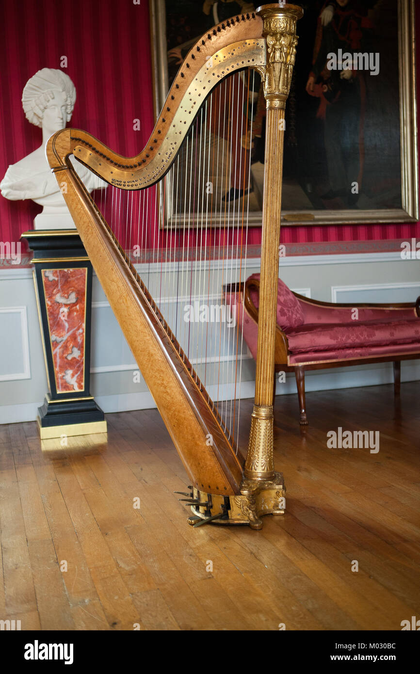 Jaw harp hi-res stock photography and images - Alamy