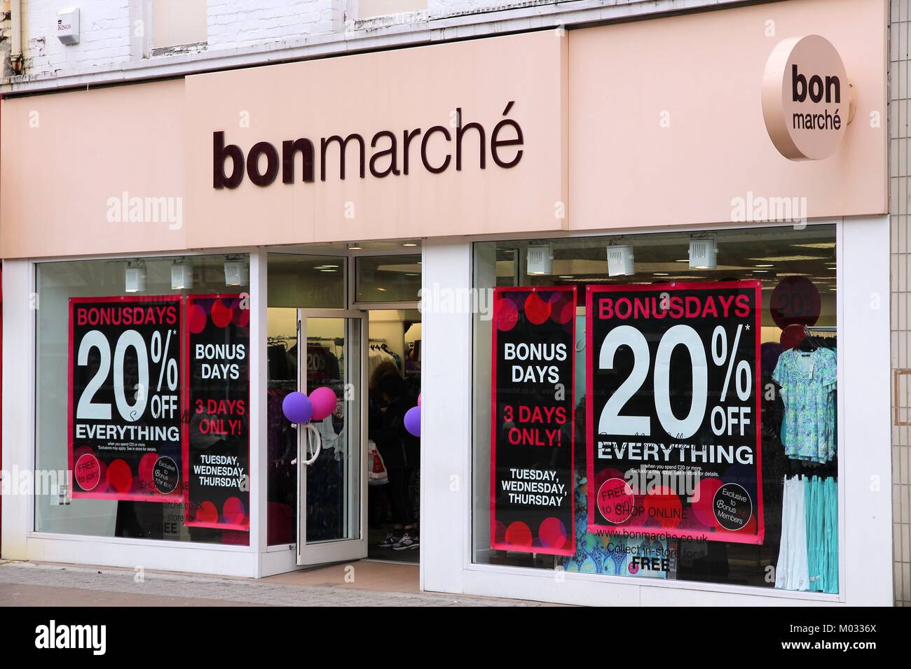 Bon marche clothes hi res stock photography and images Alamy