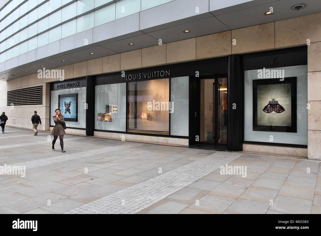 Louis Vuitton store – Stock Editorial Photo © kobbydagan #127908342