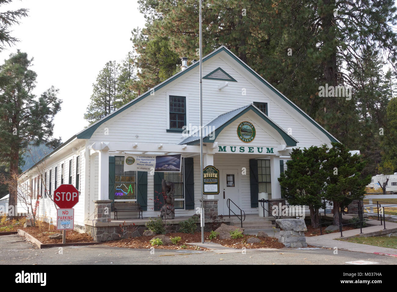Building Mount Shasta Sisson Museum DSC02788 Stock Photo Alamy