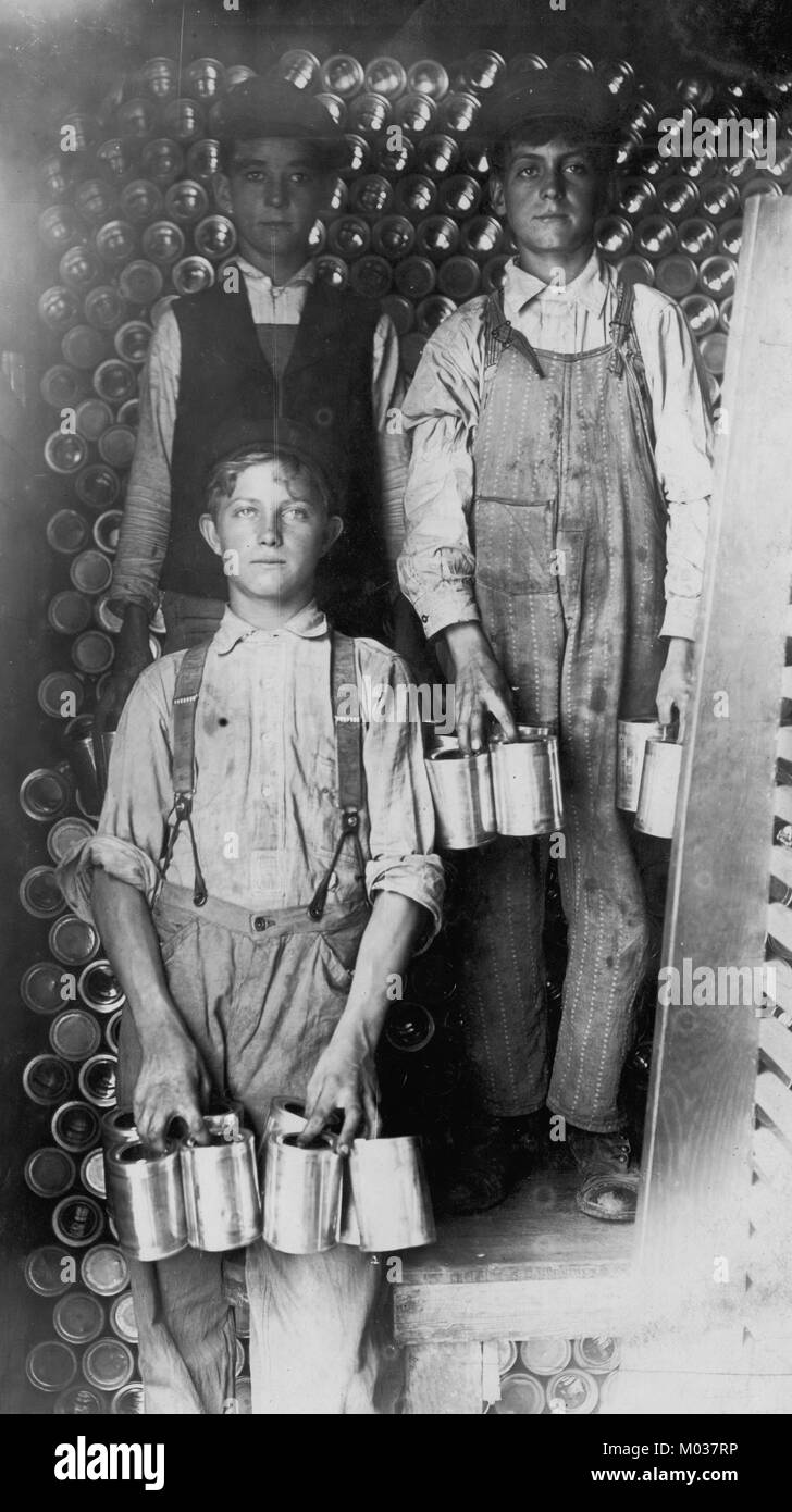 Tomatoes cannery Black and White Stock Photos & Images - Alamy