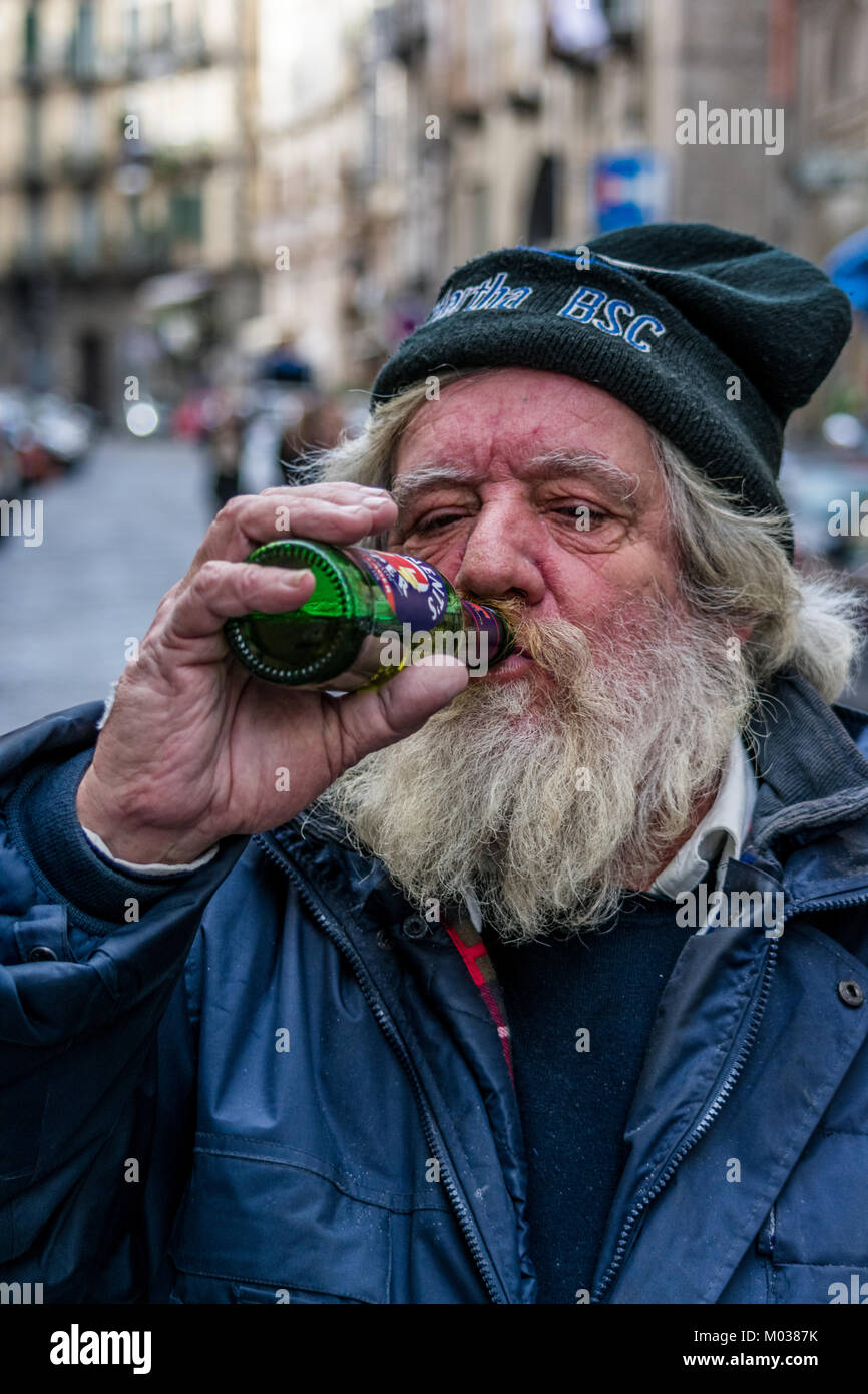 Mandrinkingbeer hires stock photography and images Alamy