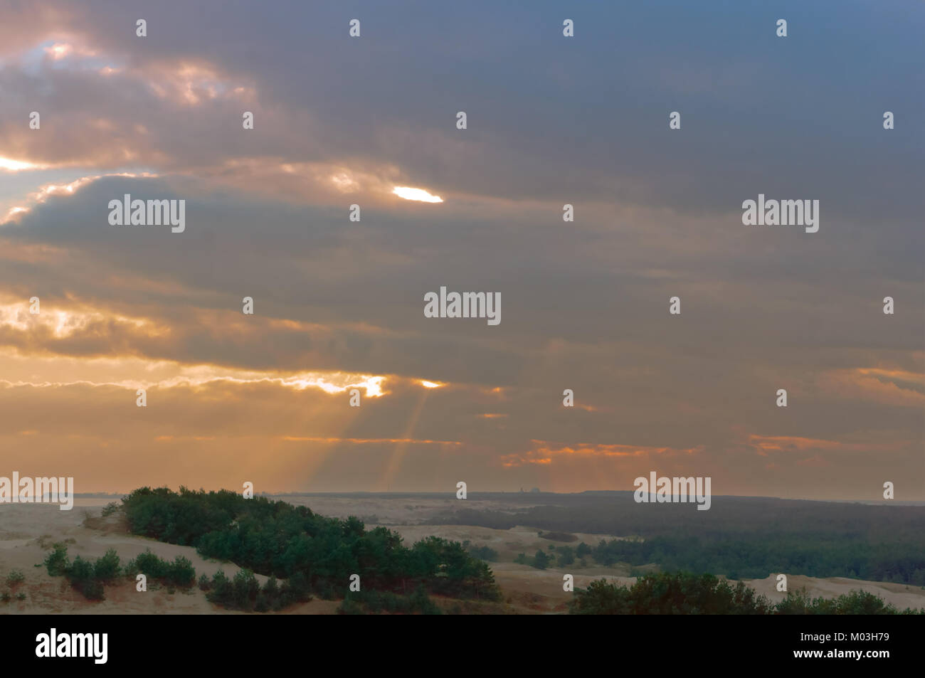 Cloudy purple sky vintage hi-res stock photography and images - Alamy