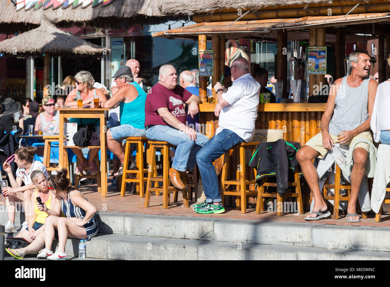 Levante Beach, Benidorm, Costa Blanca, Spain, 18 January 2018. British holidaymakers escape the cold weather in the UK. Tourists and locals enjoy the winter sun and daytime temperatures in the high 20's Celsius at the beachfront Tiki Bar. Credit: Mick Flynn/Alamy Live News Stock Photo