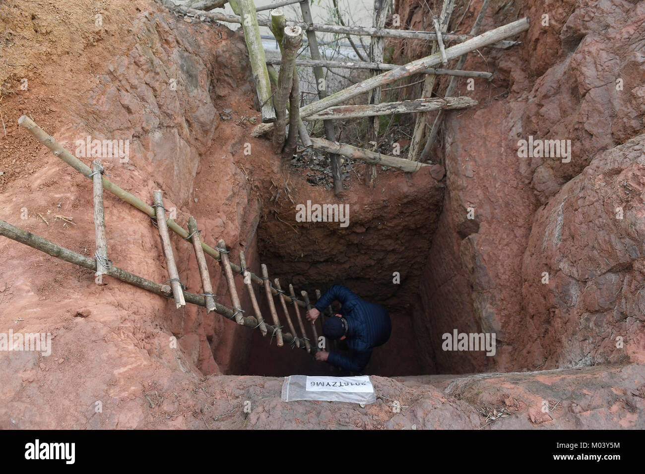 Chengdu, China's Sichuan Province. 18th Jan, 2018. An archaeologist enters a tomb in Zhengxing Town of Chengdu, capital of southwest China's Sichuan Province, Jan. 18, 2018. More than 200 cave burial sites dating back to the Han Dynasty and Wei-Jin period (206 B.C.-420 A.D.) were found on high cliffs facing the Jinjiang River, which runs through the city. Credit: Liu Kun/Xinhua/Alamy Live News Stock Photo