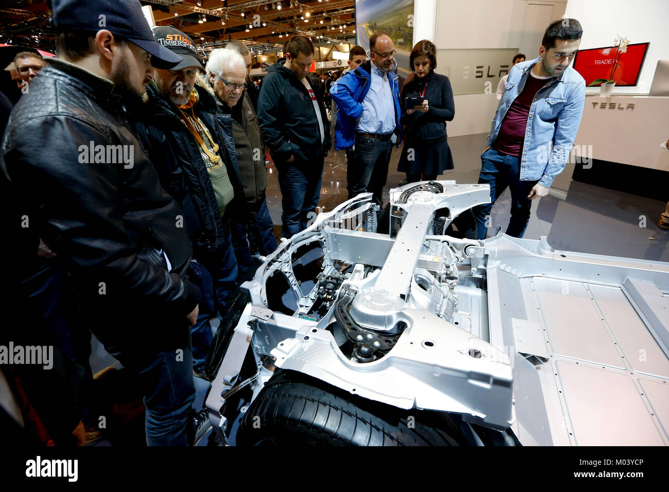 Brussels, Belgium. 18th Jan, 2018. Visitors look on a chassis of Tesla during the 96th European Motor Show in Brussels, Belgium, Jan. 18, 2018. The motor show opened to public from Jan. 12 to 21. Credit: Ye Pingfan/Xinhua/Alamy Live News Stock Photo