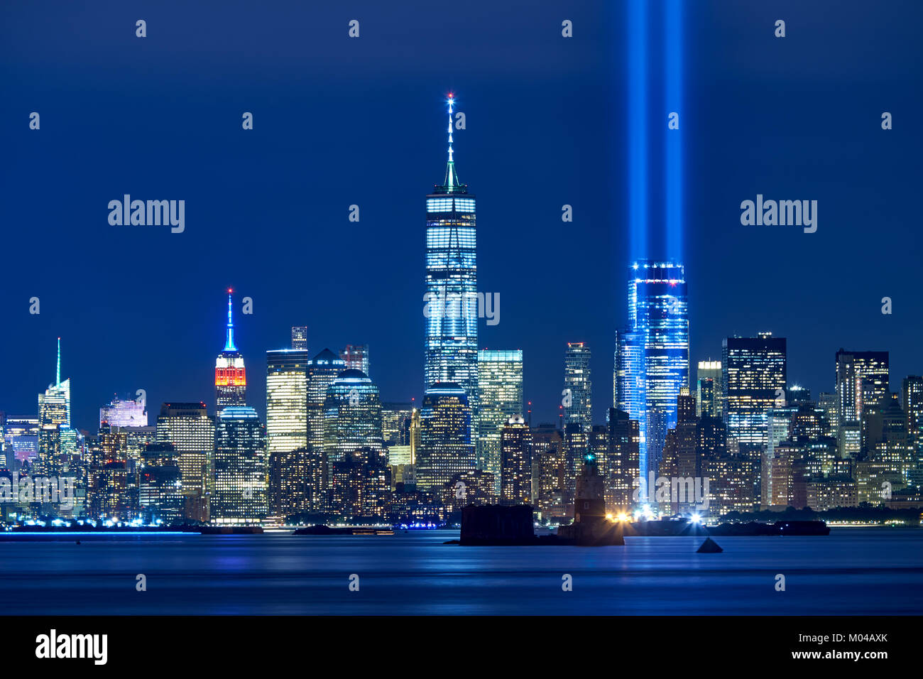 The two beams of the Tribute in Light with skycrapers of Financial District at night. Lower Manhattan, New York City Stock Photo
