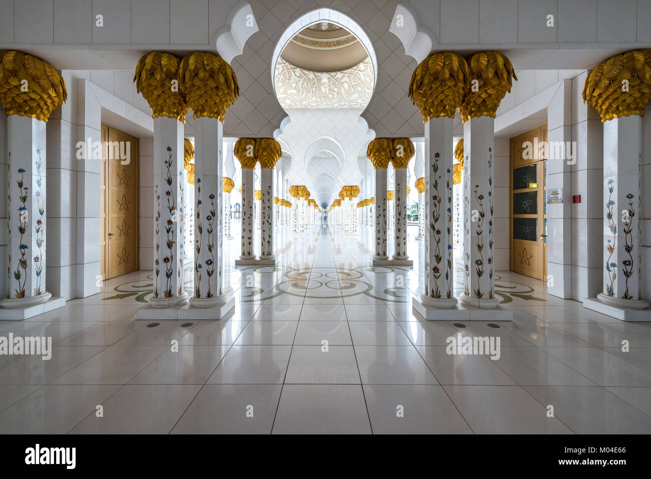 The architecture of the Sheikh Zayed Grand Mosque in Abu Dhabi, UAE ...