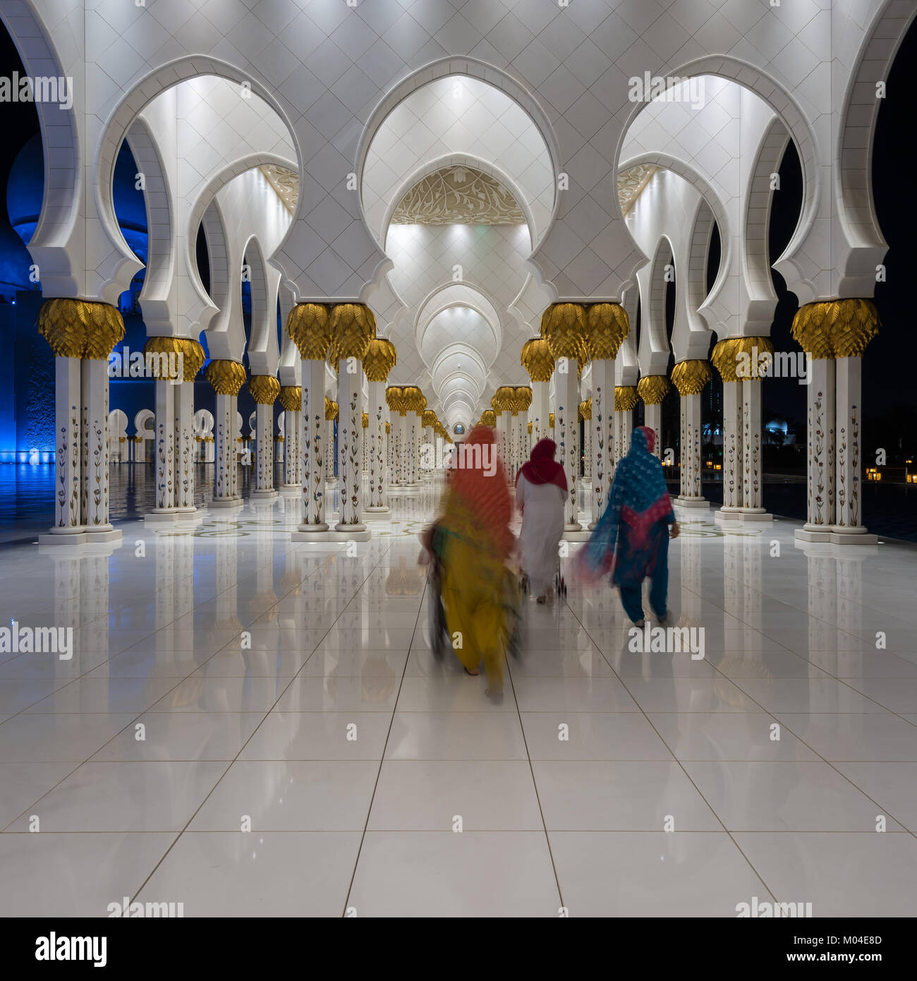 The architecture of the Sheikh Zayed Grand Mosque in Abu Dhabi, UAE ...