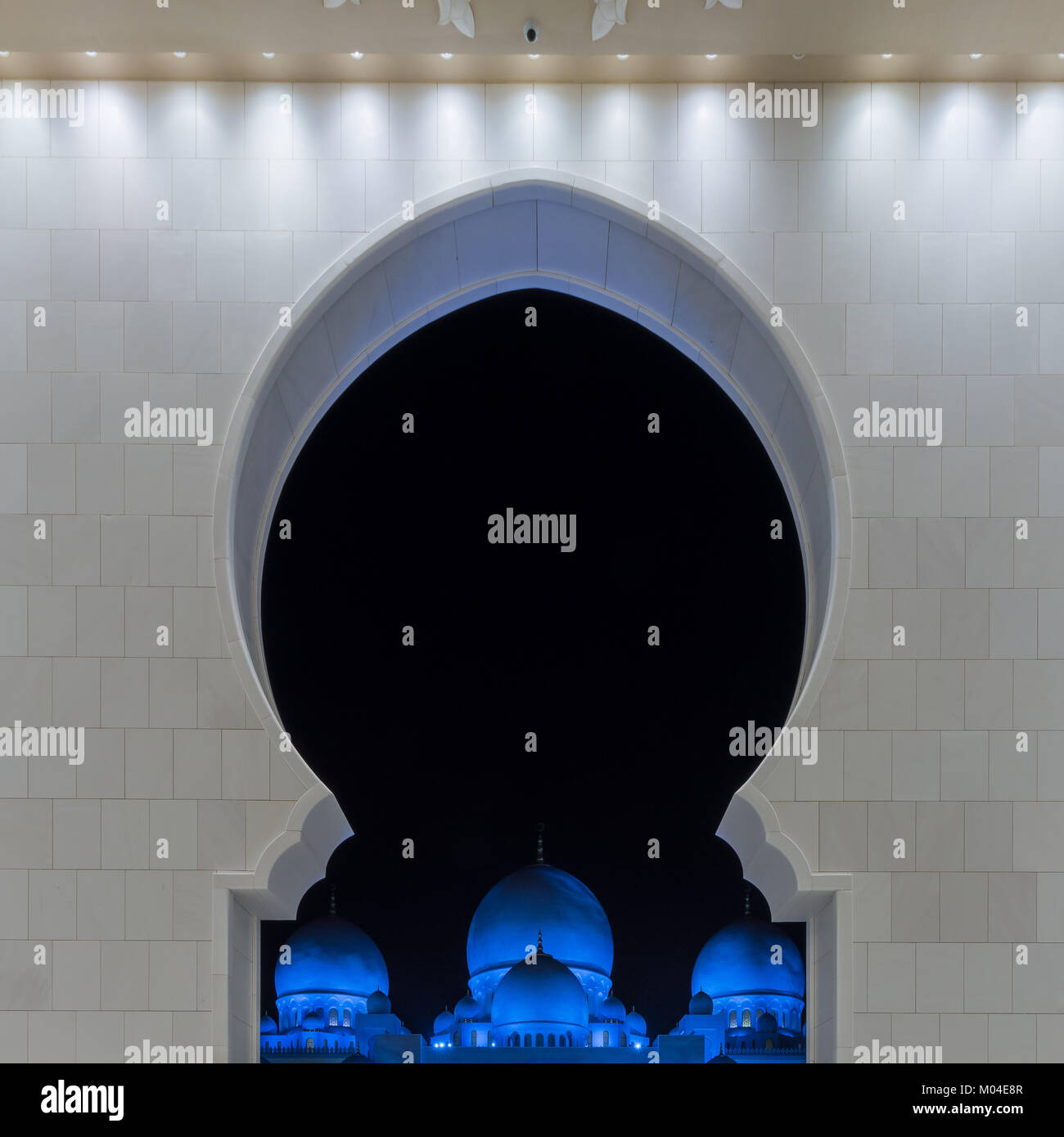 The architecture of the Sheikh Zayed Grand Mosque in Abu Dhabi, UAE ...