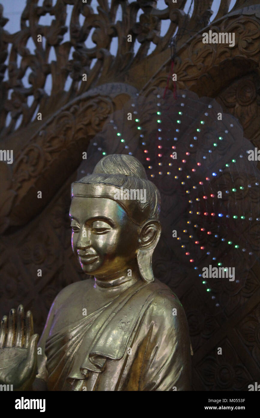 Buddha statue in Chaukhtatgyi Buddha temple Yangon Myanmar (16 Stock