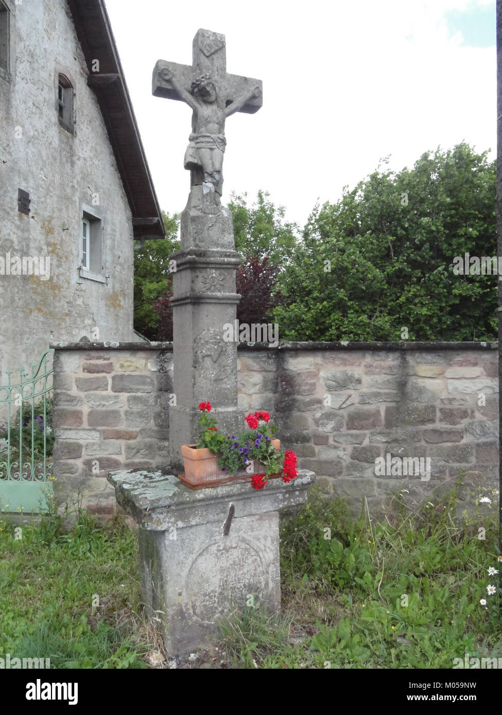 Brouviller (Moselle) croix de chemin 04 Stock Photo Alamy