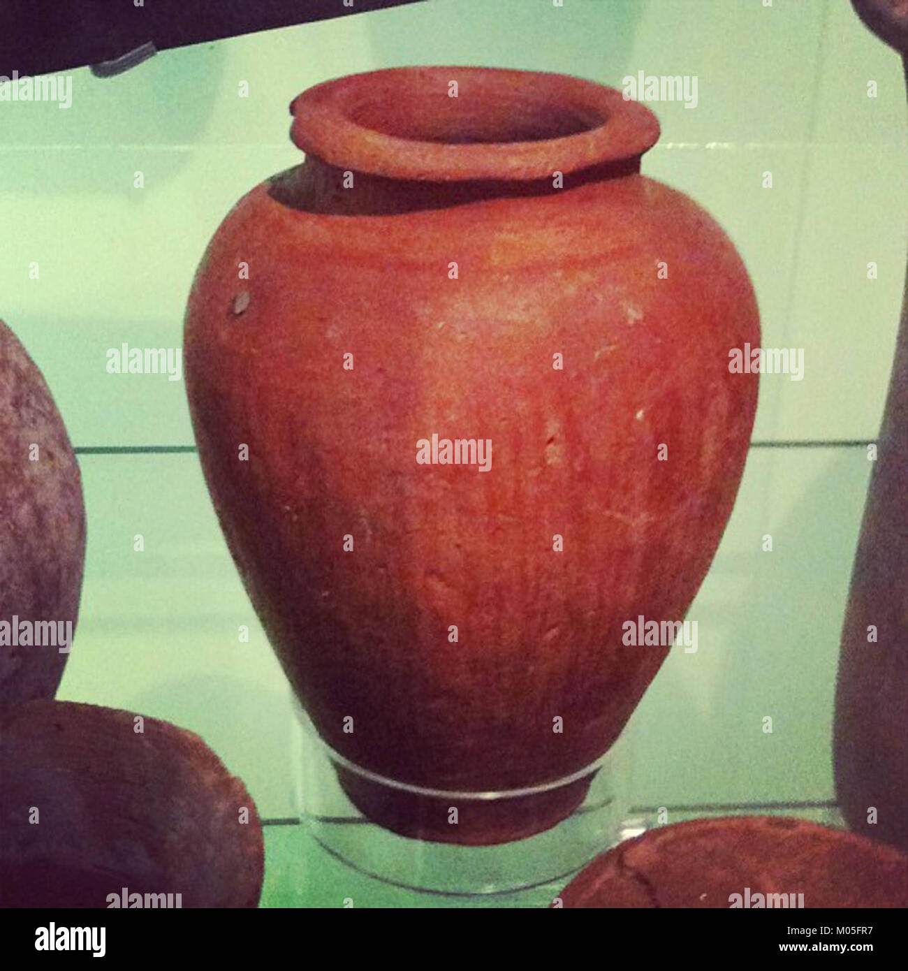 Burnished pottery vase from the tomb of King Qaa (Abydos, 1st Dynasty