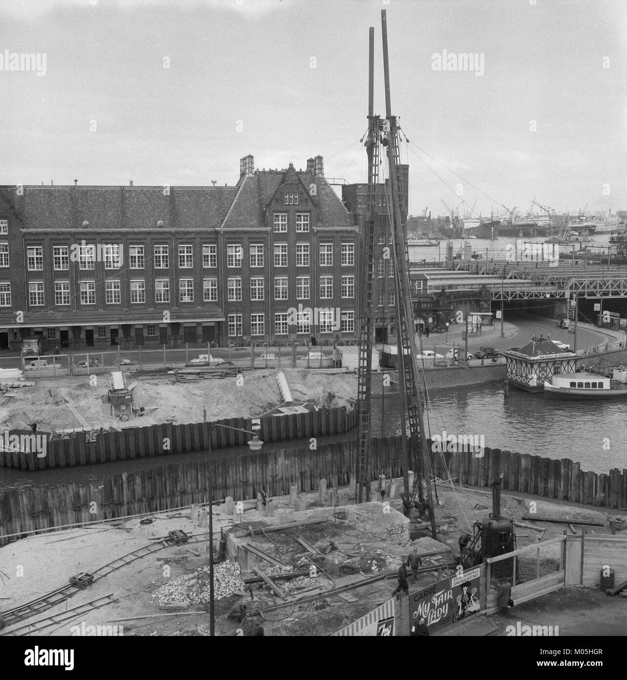 Bouw brug bij Centraal Station Amsterdam, Bestanddeelnr 913-6639 Stock Photo