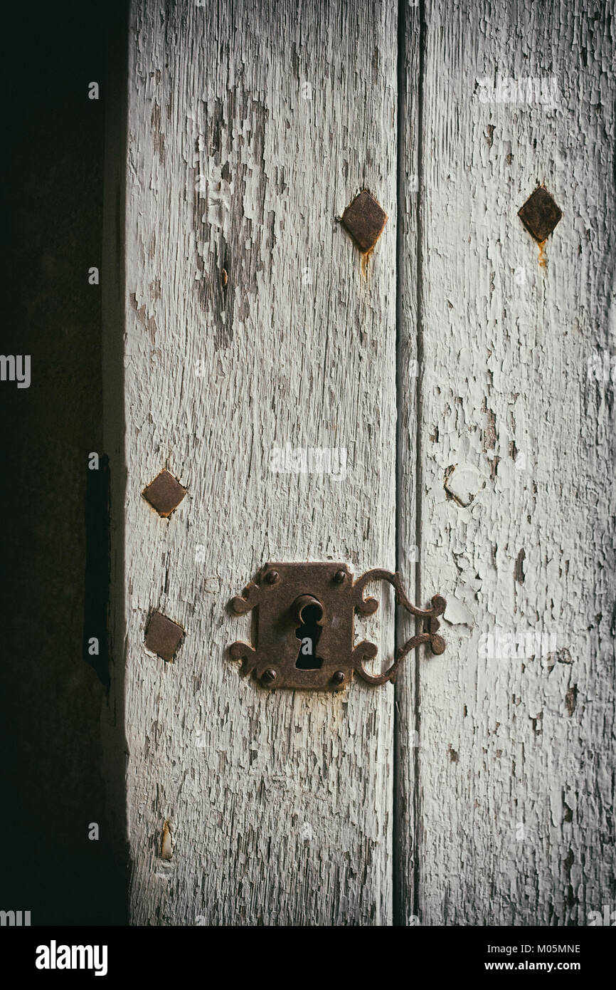 Old lock and wooden door Stock Photo - Alamy