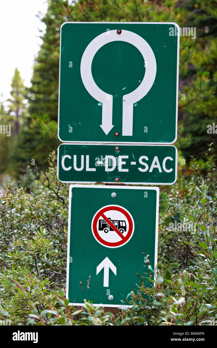 A Cul-De-Sac and No RV entry sign Stock Photo