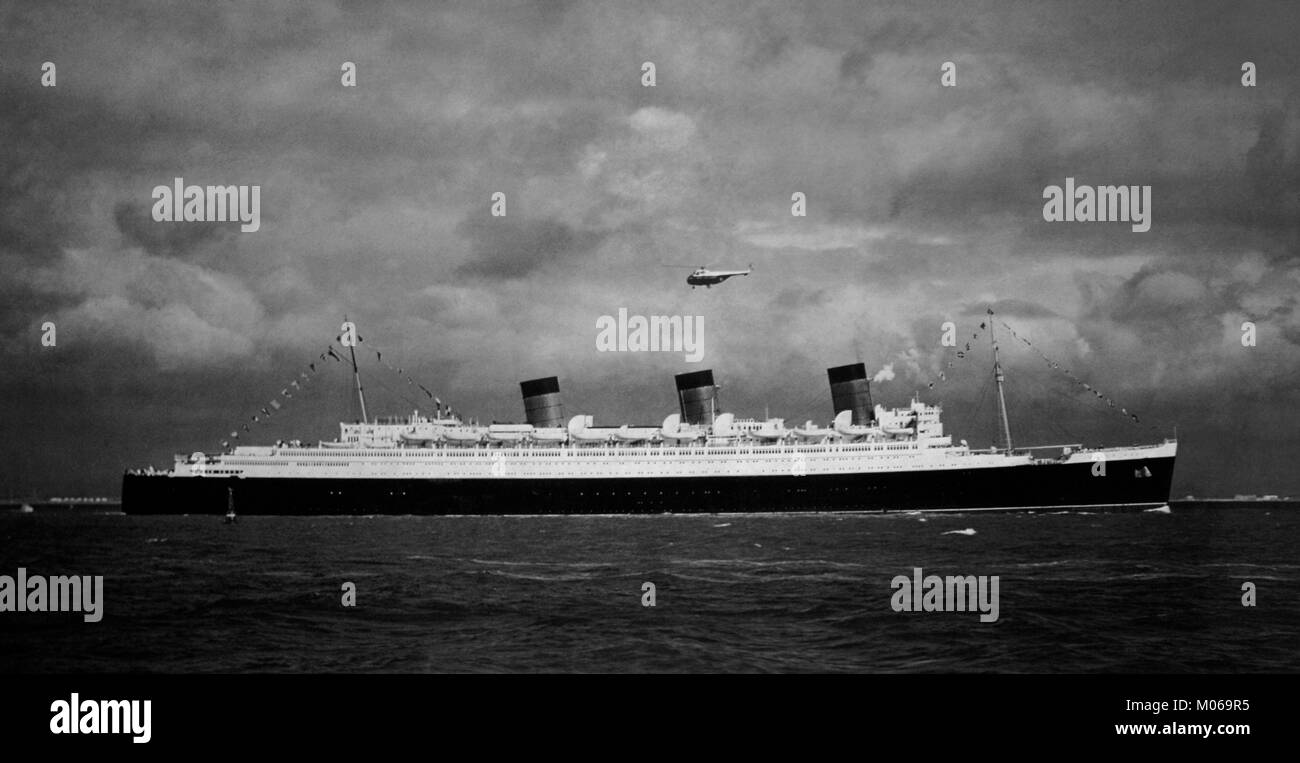 AJAXNETPHOTO. 31ST OCTOBER, 1967. SOLENT, ENGLAND. - FINAL VOYAGE - CUNARD TRANSATLANTIC LINER QUEEN MARY DRESSED OVERALL HEADS OUT OF THE SOLENT UNDER A LEADEN SKY ON HER FINAL VOYAGE TO LONG BEACH CALIFORNIA. COMMANDER-IN-CHIEF PORTSMOUTH NAVAL BASE WESSEX HELICOPTER HOVERS OVER THE SHIP. PHOTO:JONATHAN EASTLAND/AJAX REF:D181701 6849 1 Stock Photo