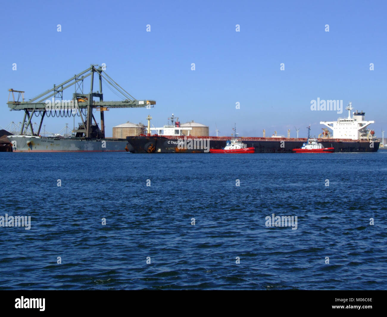 Container ship on mississippi hi-res stock photography and images - Alamy