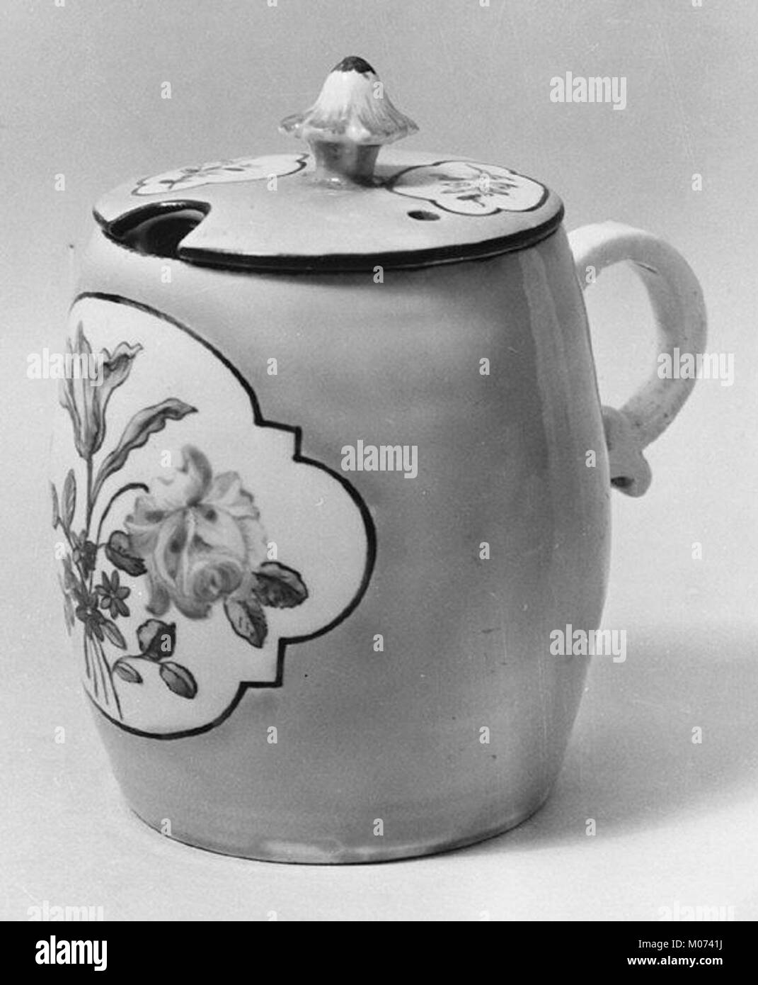 Mustard pot with cover and stand MET 158238 Stock Photo Alamy