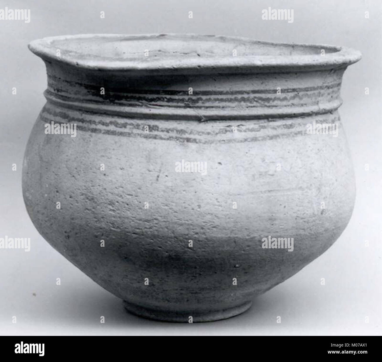 A jar from the MET collection, reflecting the craftsmanship and ...