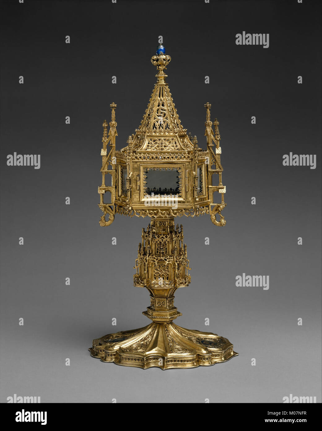 This monstrance is an ornate vessel for the Eucharist, exemplifying ... - Finally With This Needs Lower Spiral Religious Vessels Others Knew Offerings.